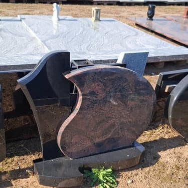 Dviejų dalių paminklai 7