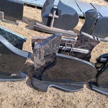 Dviejų dalių paminklai 13