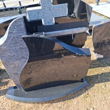 Dviejų dalių paminklai 22