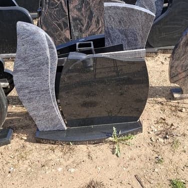 Dviejų dalių paminklai 30