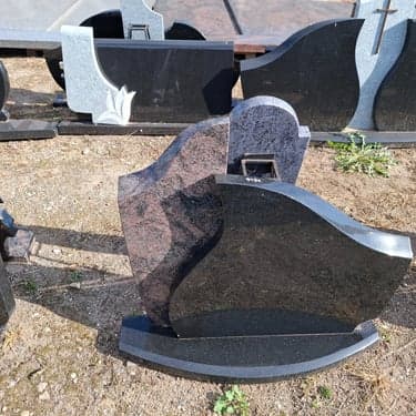 Dviejų dalių paminklai 32