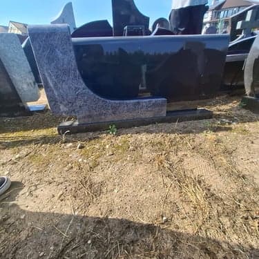 Dviejų dalių paminklai 39