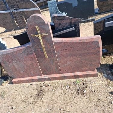 Trijų ir daugiau dalių paminklai 13