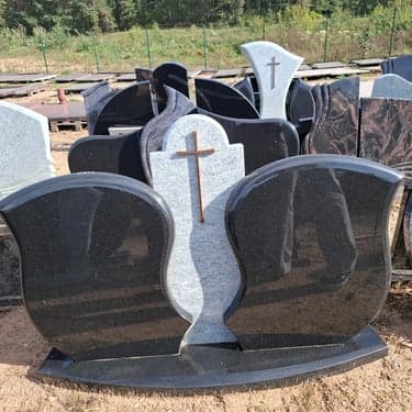 Trijų ir daugiau dalių paminklai 14