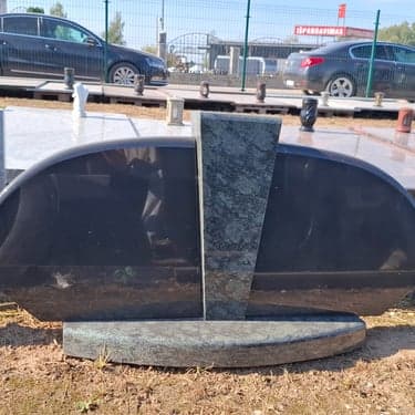 Trijų ir daugiau dalių paminklai 17