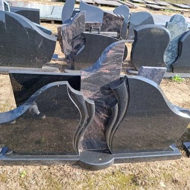 Trijų ir daugiau dalių paminklai 18