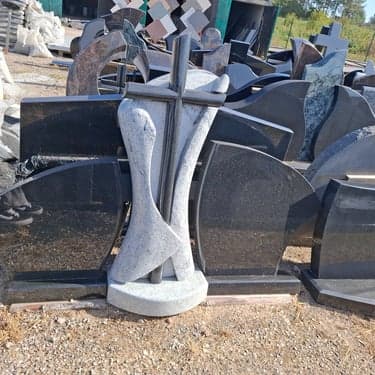 Trijų ir daugiau dalių paminklai 20