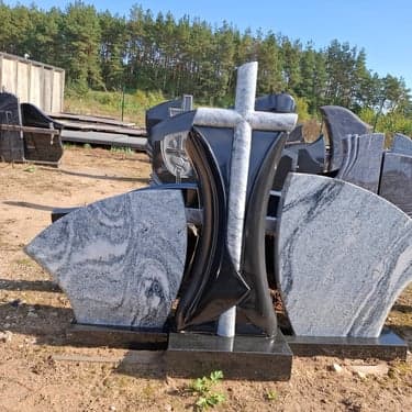 Trijų ir daugiau dalių paminklai 22