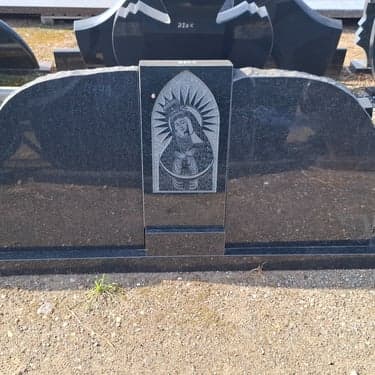 Trijų ir daugiau dalių paminklai 24