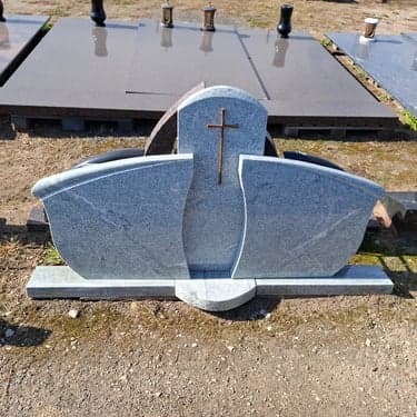 Trijų ir daugiau dalių paminklai 25