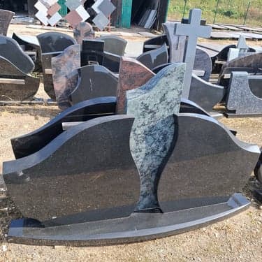 Trijų ir daugiau dalių paminklai 28