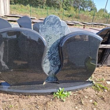 Trijų ir daugiau dalių paminklai 31