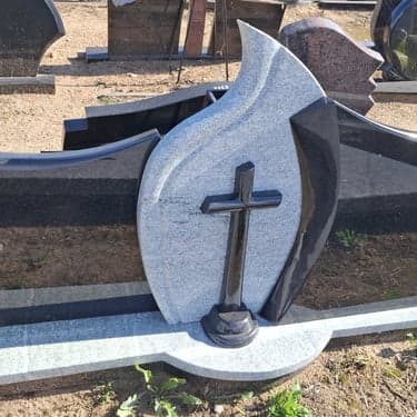 Trijų ir daugiau dalių paminklai 37