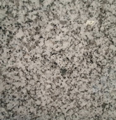 Cristal Oro – granitas, spindintis elegancija