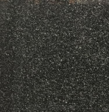 Nari Black granitas – klasikinė elegancija ir tvirtumas