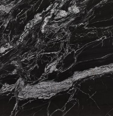 Oscuro Mist granitas – elegantiškas tamsos ir šviesos kontrastas